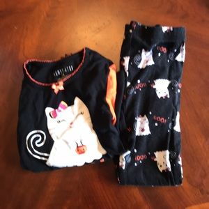 Long sleeve cat Halloween pajamas. Size 6